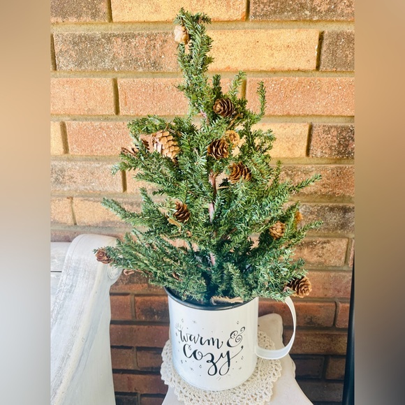 *Warm & Cozy Enamel Pot - Picture 10 of 11